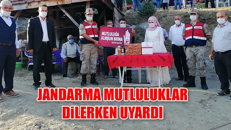 Jandarma mikrofonu eline aldı, mutluluklar dilerken uyardı