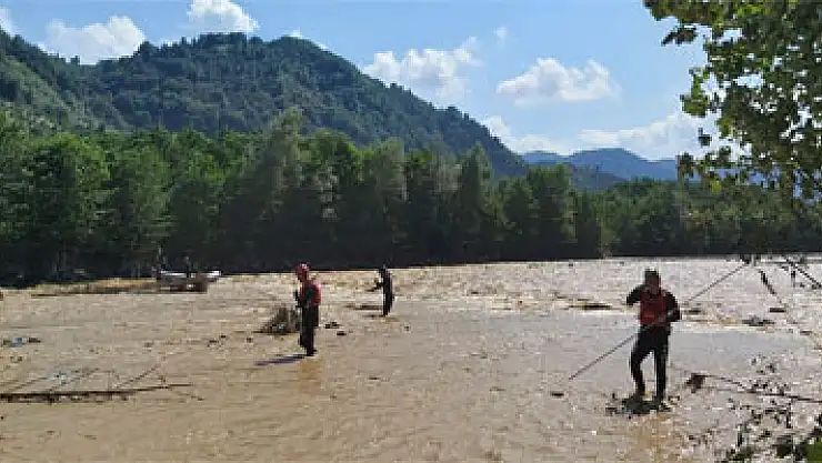 Giresun'daki selde hayatını kaybedenlerin sayısı 8'e yükseldi