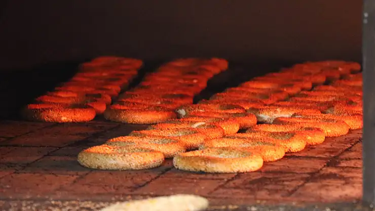 Sıcak kazan ve pekmez Samsun simidini vazgeçilmez yapıyor