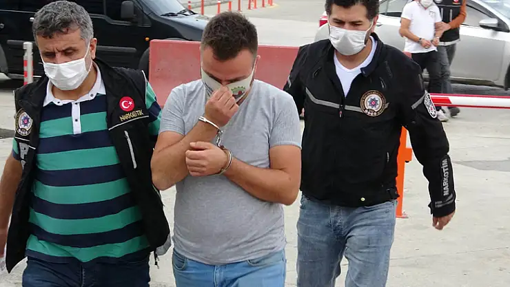 Sokak satıcılarına şafak vakti operasyon: 11 gözaltı