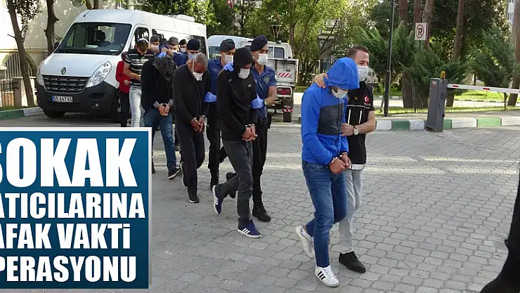 Sokak satıcılarına şafak vakti operasyonunda gözaltına alınan 9 kişi adliyede