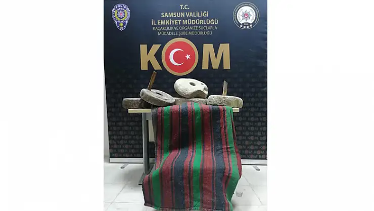 Evinde kaçak kilim ve öğütme taşı ele geçti