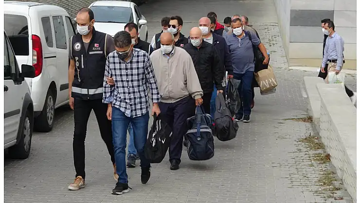 Samsun merkezli FETÖ operasyonunda 8 eski polis adliye sevk edildi