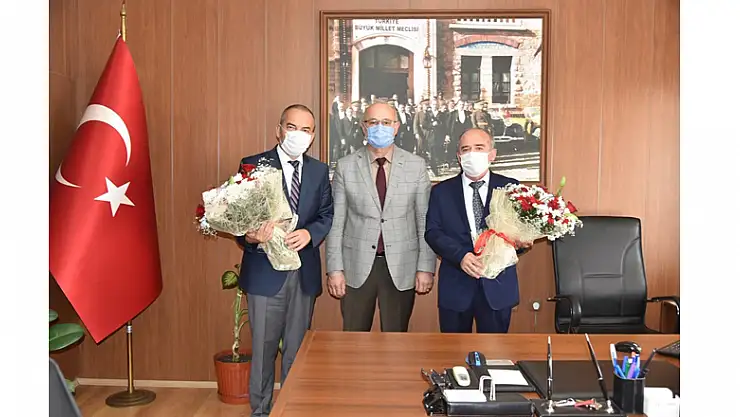 OMÜ'de dekanlıklarda görev değişimi