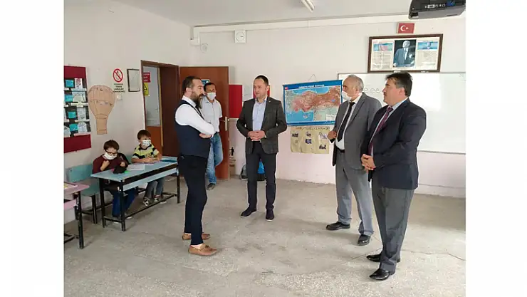 Bahçekonaklı öğrenciler telefonla görüştükleri Bakan Selçuk'tan tablet ve internet istedi