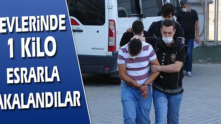 Evlerinde 1 kilo esrarla yakalandılar
