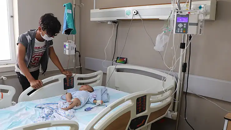 Minik bedenler koronayı bu serviste yeniyor