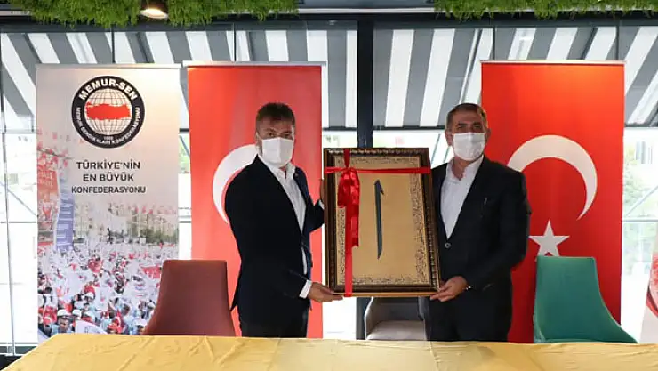 Milletvekili Köktaş'tan Samsun Memur-Sen'e takdir