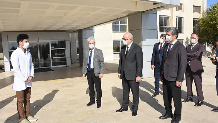 Afganistan'dan ambulans uçakla getirilen Afgan doktor koronayı yendi