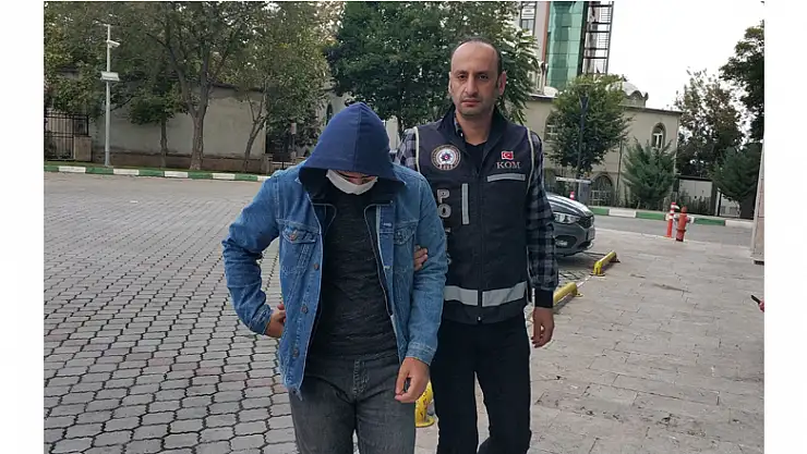 İstanbul merkezli FETÖ operasyonundan bir kişi adliyeye sevk edildi