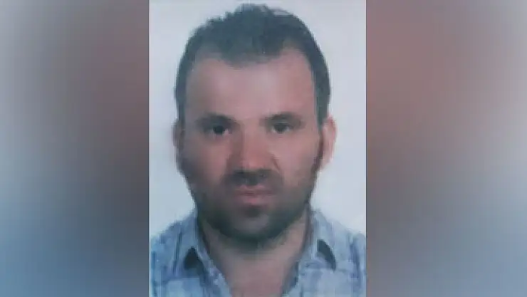 Evinde boğazı kesilmiş halde ölü bulundu