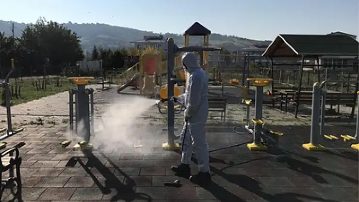 Parklar çocuklar için dezenfekte ediliyor