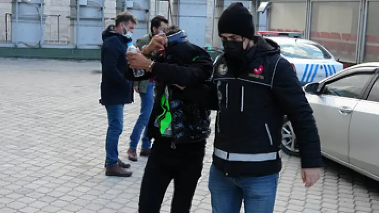 İzmir'den Samsun'a getirilen uyuşturucu haplarla yakalandılar