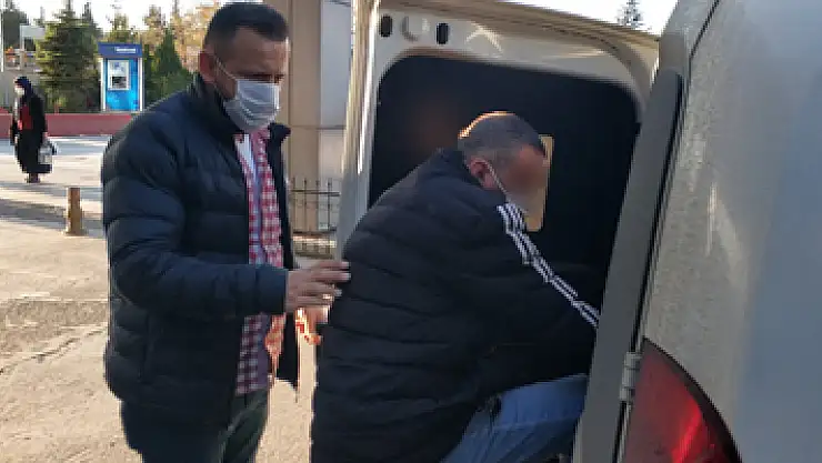 Sokak ortasında genç kadını bıçakladı