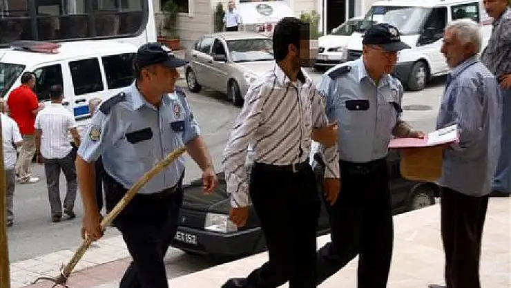 İnek yüzünden çıkan kavgada 'dirgen' ile saldırı