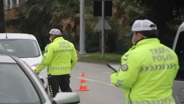 Haftasonu kısıtlamalarına uymayan 27 bin 839 kişiye işlem yapıldı