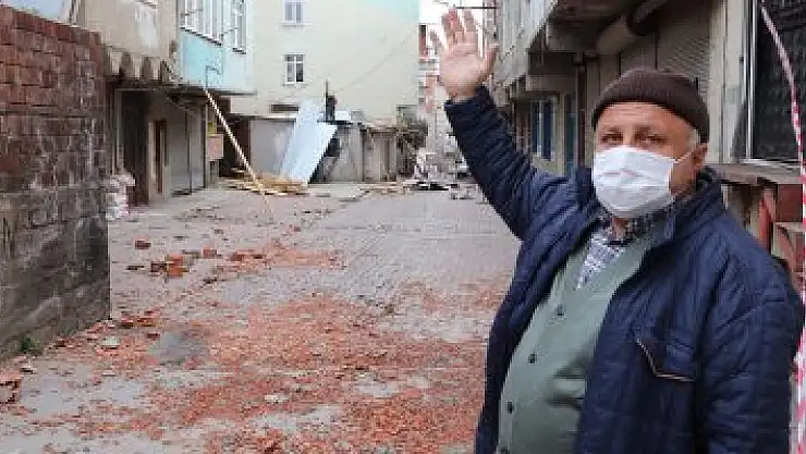 Samsun'da şiddetli rüzgar binaların çatılarını uçurdu