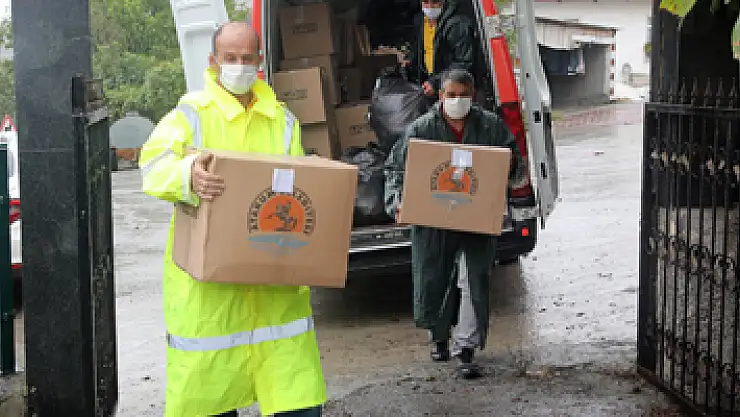 Atakum'dan 2020'de 13 ilçeye 3 bin 550 koli giyim yardımı