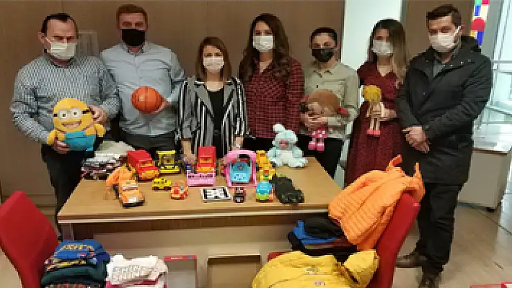 Adliye çalışanlarından çocuklar için oyuncak ve giysi kampanyası