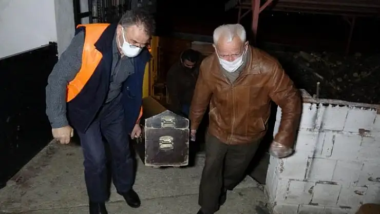 Bıçakladığı ağabeyine pişman olup kalp masajı yaptı ancak kurtaramadı