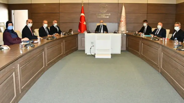 Vali Dağlı: 'Virüse karşı hassasiyet ve fedakarlık ile en kısa sürede başarıyla çıkacağımıza inanıyorum'