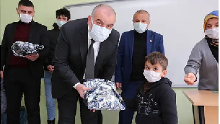 Başkan Sandıkçı öğrencilerin sevincine ortak oldu