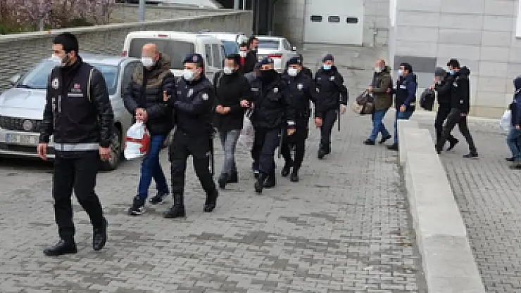 Suç örgütü operasyonundan 8 kişi adliyeye sevk edildi