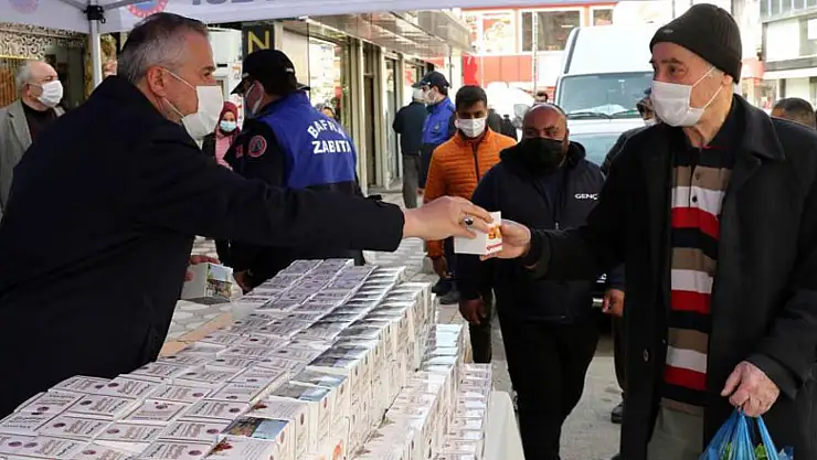 Başkan Hamit Kılıç'tan kandil simidi ikramı