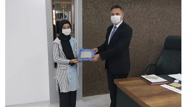 'On Kıta Bir Vatan İlelebet İstiklal' temalı yarışmada ödüller verildi