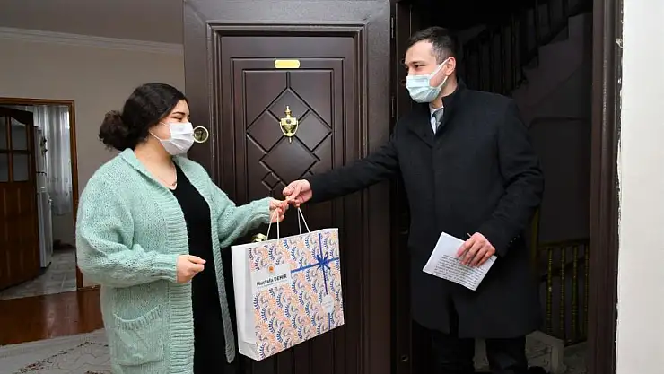 Başkan Demir'den başarılı öğrencilere sürpriz