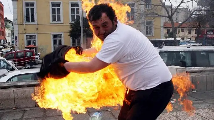 O 'dehşet fotoğraf'taki kişi konuştu: 'Ateşe yaklaşamıyorum' 