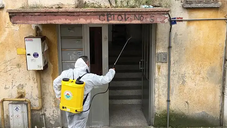Mobil dezenfeksiyon ekibi köşe bucak virüsle mücadele ediyor