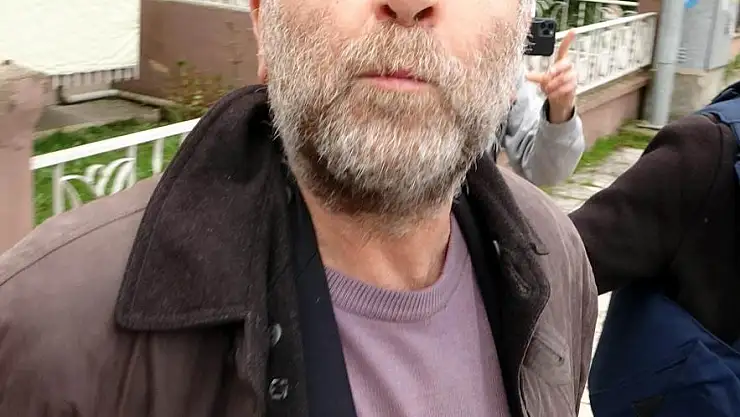 Tüfekle bir kişiyi vurup balkonunda basına açıklama yapan şahıs tutuklandı