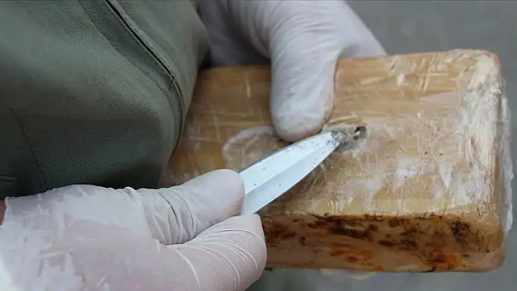 Uyuşturucu suçundan 13 yıl 9 ay ceza alıp mahkemede tutuklandı