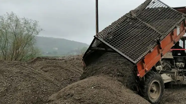 Irmak yatağından kaçak kum alan şahsa suçüstü
