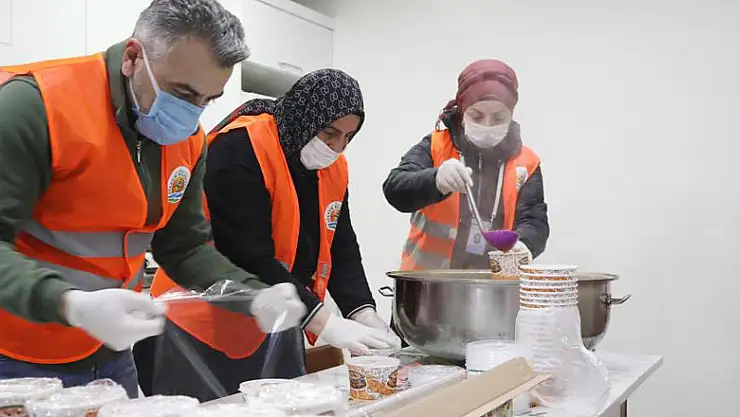 Atakum Belediyesi'nden polislere sıcak çorba ikramı