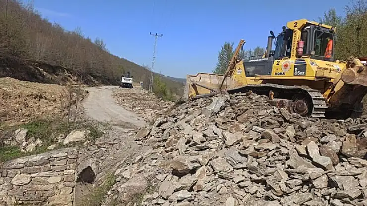 Tuzaklı-Üçpınar grup yolunda genişletme çalışması