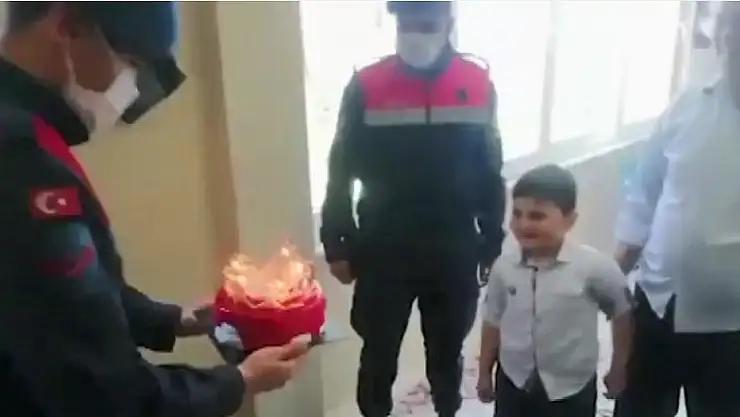 Jandarmadan şehit çocuğuna sürpriz doğum günü: İyi ki doğdun Yusuf