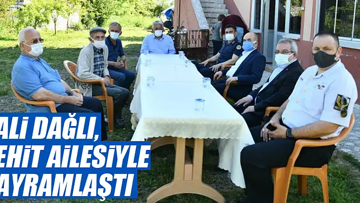 Vali Dağlı, şehit ailesiyle bayramlaştı