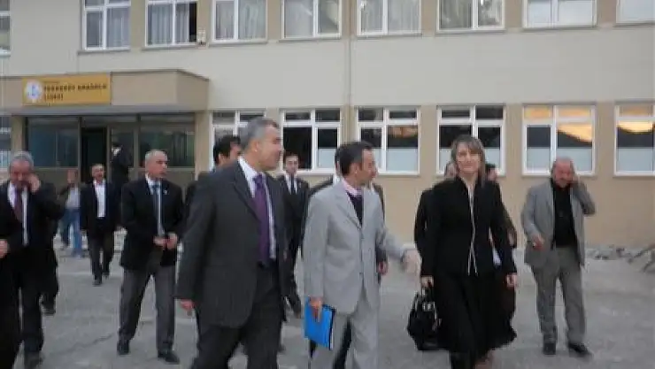 Demir, 'Tekkeköy Anadolu Lisesini ziyaret etti