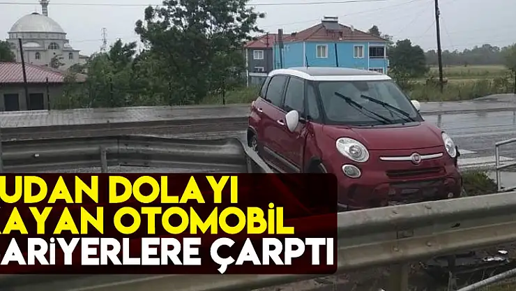 Sudan dolayı kayan otomobil bariyerlere çarptı