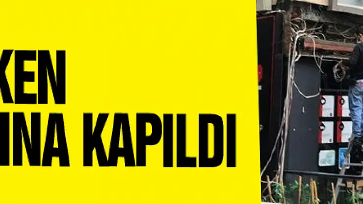 Tabela takarken elektrik akımına kapıldı