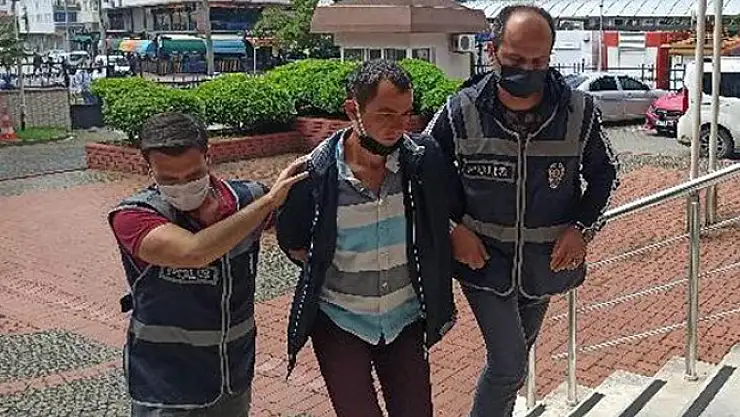 Eşini 25 bıçak darbesiyle öldüren şahıs adliyeye sevk edildi