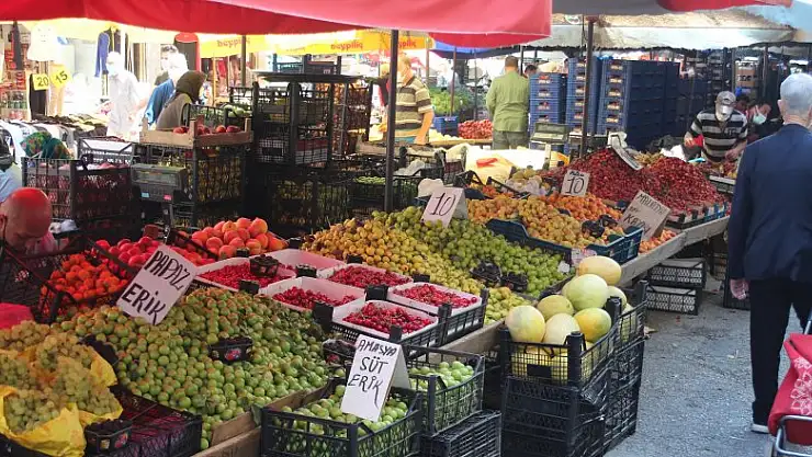Pazarda meyve fiyatları cep yakıyor  