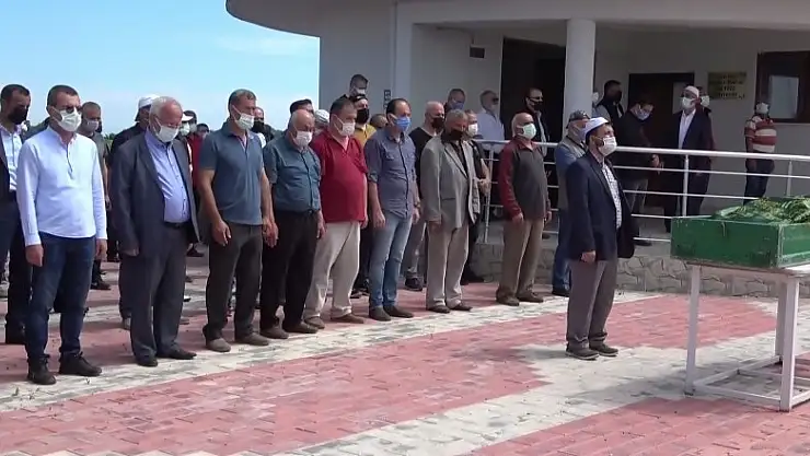 Kavgayı ayırırken hayatını kaybeden balıkçı toprağa verildi 