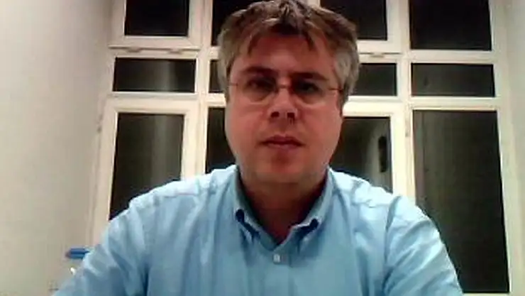 Araştırma görevlisi ameliyata götürüleceği sırada hastanenin 8. katından atladı