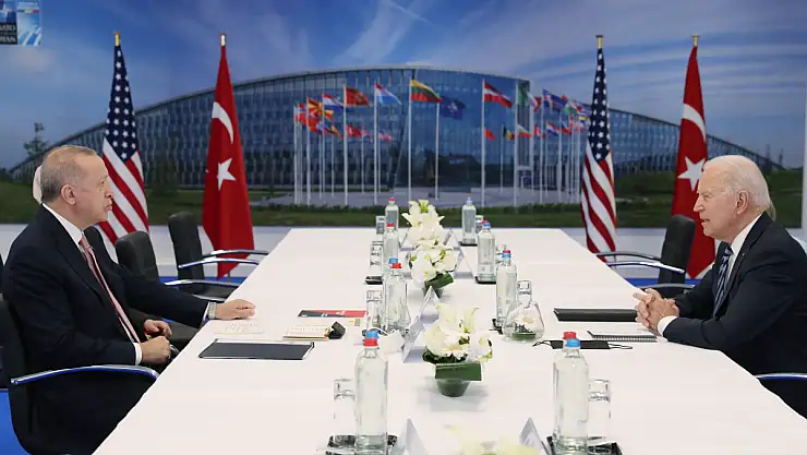 Cumhurbaşkanı Erdoğan'ın ABD Başkanı Biden ile görüşmesinde dikkat çeken kitap