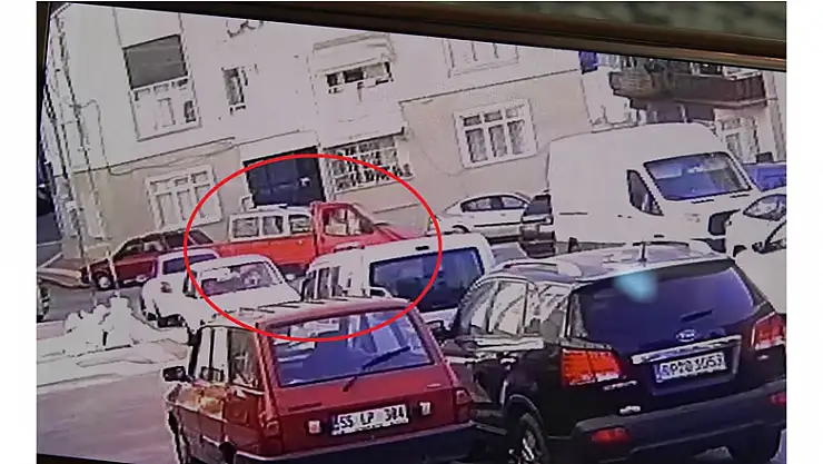 Samsun'da kamyonet dehşeti: 10 araca çarpıp kaçtı