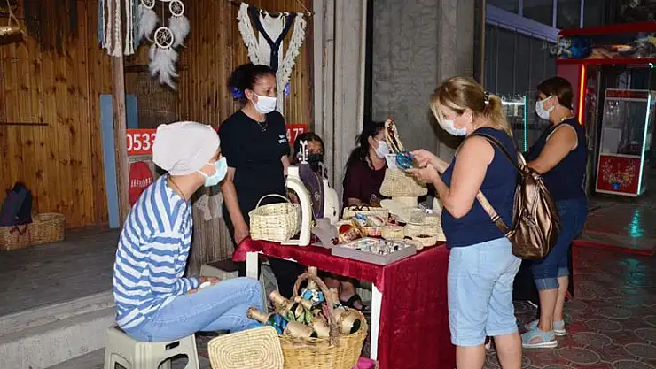 Kadın girişimciler çareyi kaldırıma stant kurmakta buldu