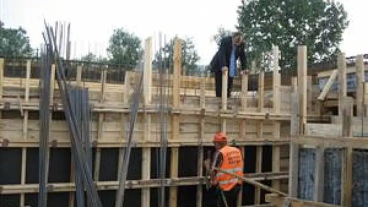 BAŞKAN TEKİN, İNŞAATLARI GEZDİ